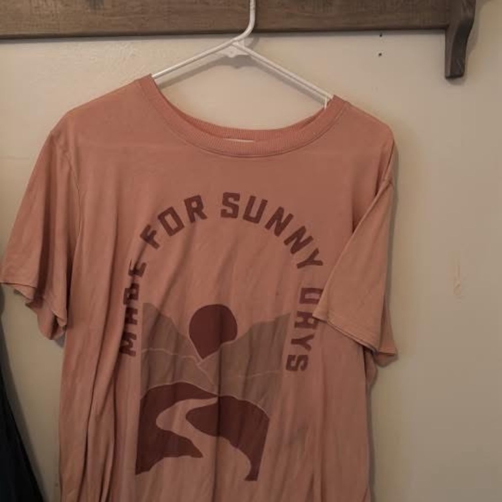 Hollister Peach Graphic Tee